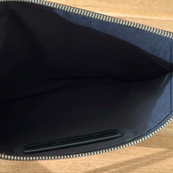 Authentic Alexander McQueen clutch. Black. ⭐️ Excellent condition! ⭐️ - Picture 6 of 9